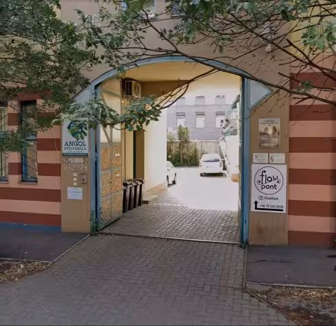 A rendelő bejárata